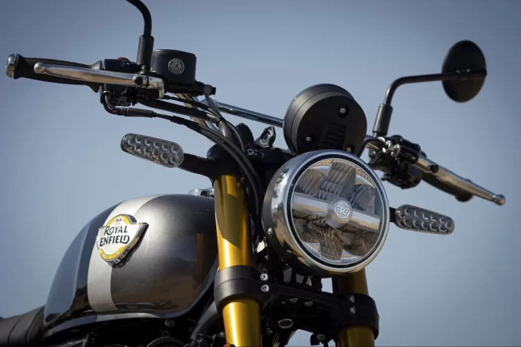 Royalenfield Bear650 13 071124123502 1